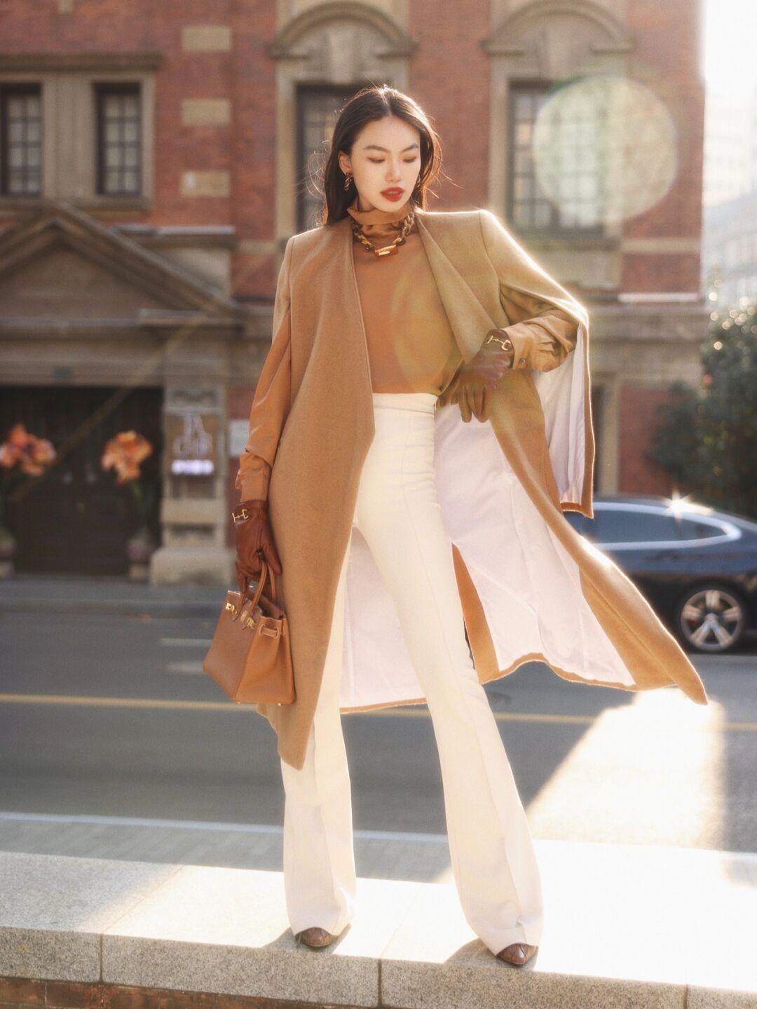 黄黑皮 气质女人穿衣要讲究,看看这些简约高级的“大衣”穿搭,保暖时髦