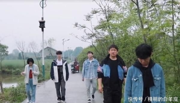 黄磊 张艺兴是《向往》中,唯一不敢喝特仑苏的人,喝一口就要赔钱