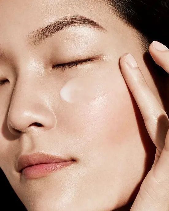 保湿|看着细腻有光泽的天生好皮肤,做对了啥?