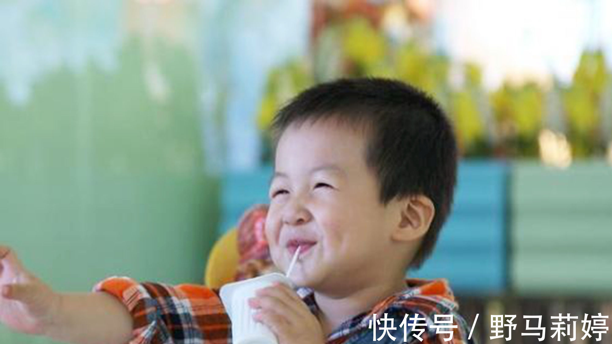 精神状态|老大奶奶带天天喝牛奶，老二姥姥带从不喝牛奶，不到5年差距明显