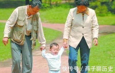 高原红|过年期间奶奶带了7天的娃,把妈妈逗乐,萌娃变成了二狗子