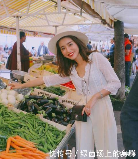 五官最美、长相惊艳,日本模特的“大气熟龄风”穿搭,太让人喜欢