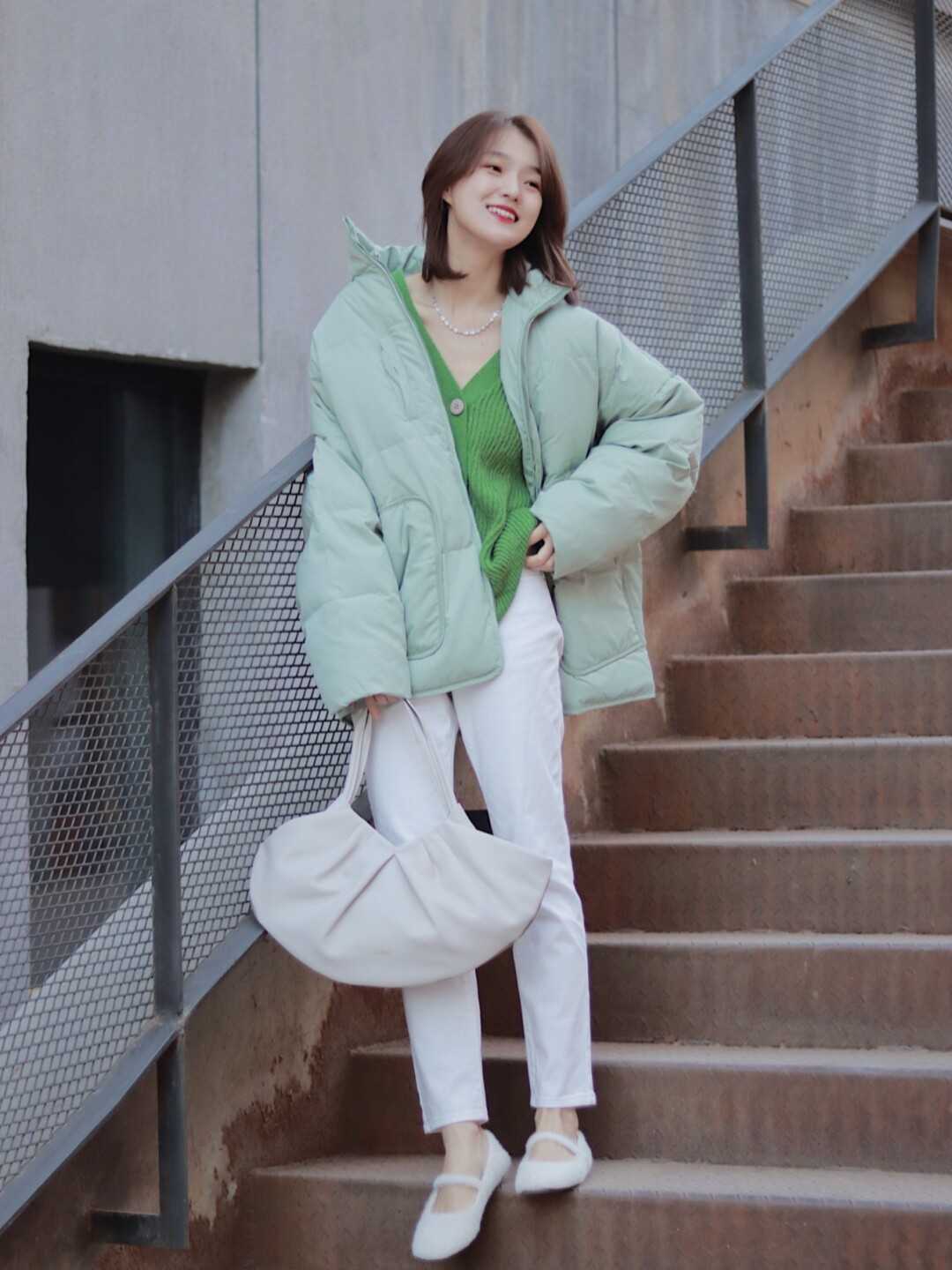 衣身 彩色羽绒服怎样选才不浮夸,照搬照抄这几种颜色,上身效果超棒