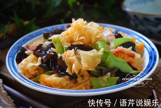 家里没青菜又不能出门时，不妨试试这道小炒，加一点点肉就超下饭