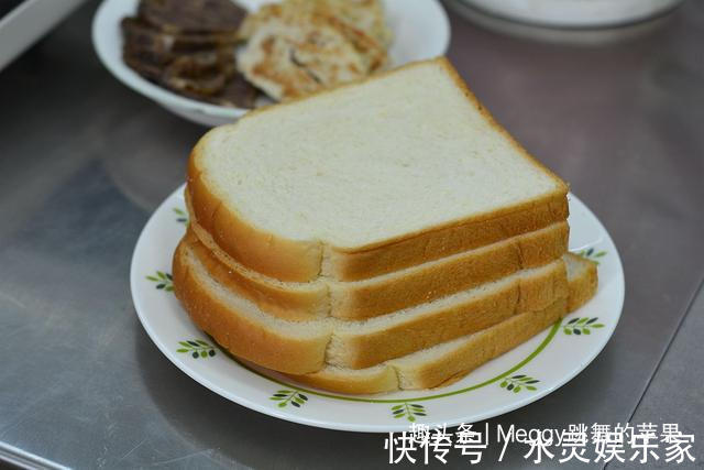 2分钟轻松搞定酱牛肉三明治,比肉夹馍还抢手,连老妈都爱吃