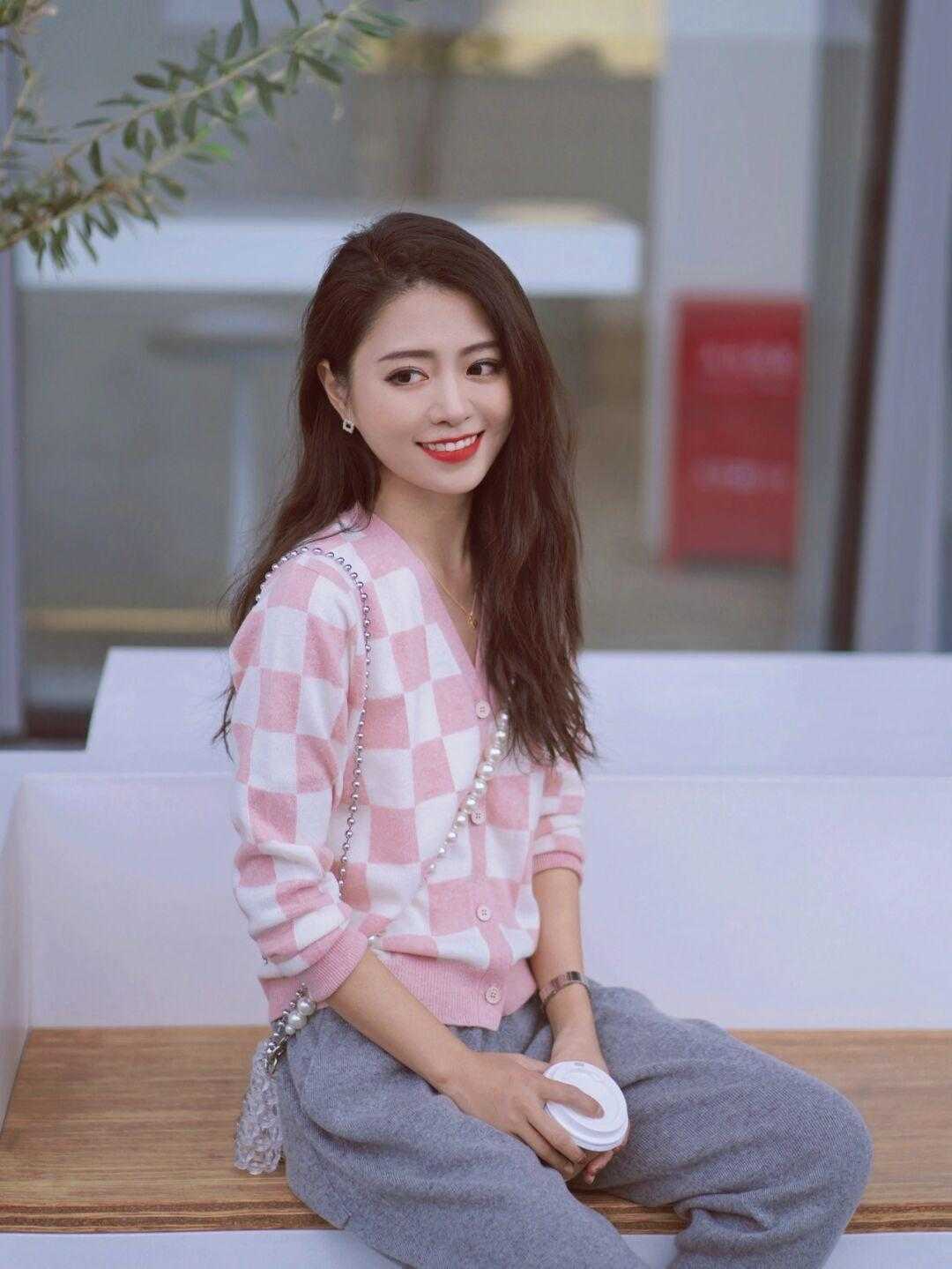 时髦精 时髦精们集合了!今年大火的棋盘格单品我给大家整理了,千万码住