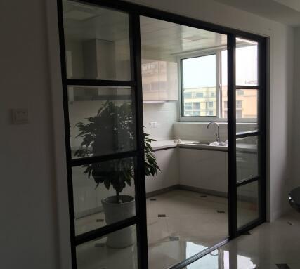 家居|厨房装修别装推拉门了，年轻人都流行这种设计，美观大气还实用