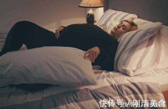 危险|孕妈睡觉时,若有这4种情况,说明宝宝可能有危险,孕妈要重视