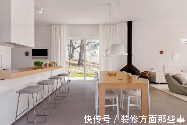 功能主义|92平现代风二居室，一进门就是客厅巧用隔断还有收纳作用