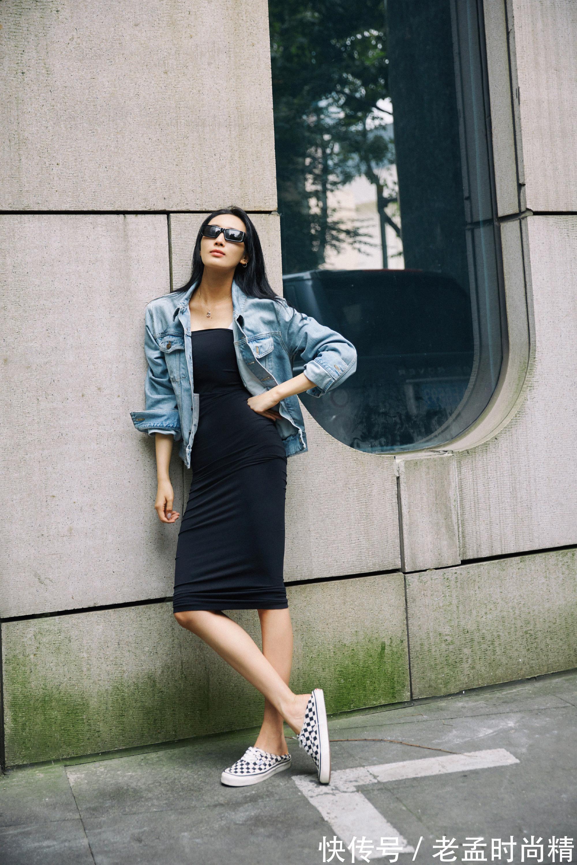 半身 王紫璇黑白基础款也不单调,“纸片身材”像超模