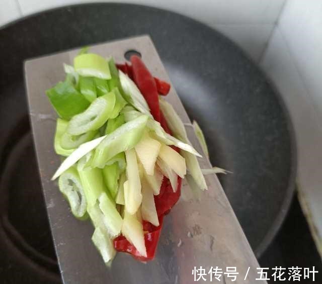 红油|红油猪肝面，香辣过瘾，顺滑爽口！