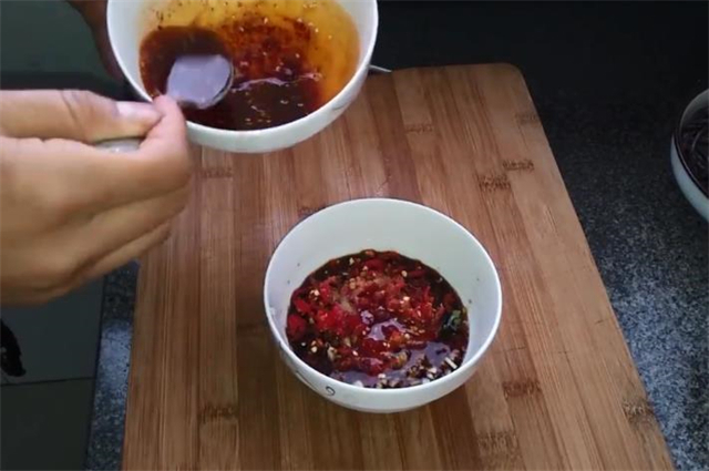 饭店的酸辣蕨根粉为什么做的那么好吃?其实做法很简单