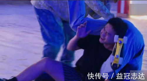 骑自行车|《五哈》又出名场面:邓超张颜齐滑旱冰钻胯,卡裆位置很尴尬