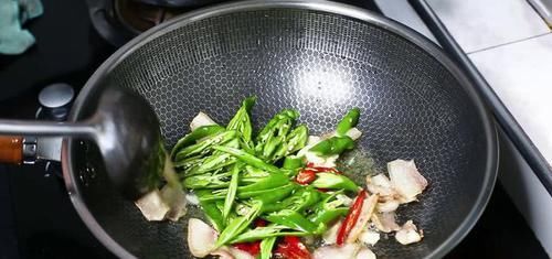  为啥饭店的炒扁豆那么好吃，原来大厨都是这样炒的，先收藏了