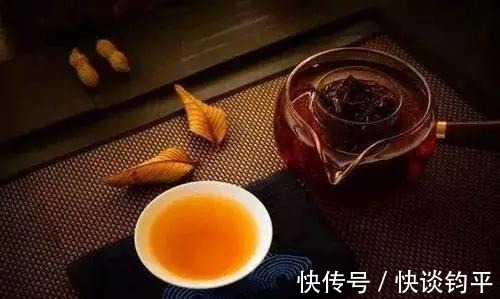病毒菌|经常喝茶与喝白开水的人，哪一种人更健康些？可能多数人想错了
