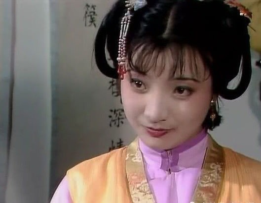 薛姨妈|薛宝钗那块金锁怎么来的?丫环莺儿道出真假,揭了她的底