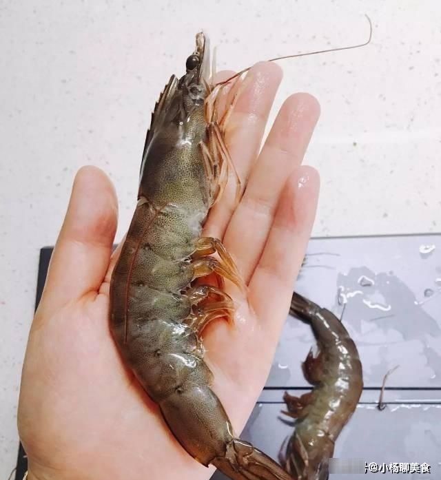 水煮虾|吃虾时，要不要将虾线去掉？20年渔民教我，以后不要再弄错了！