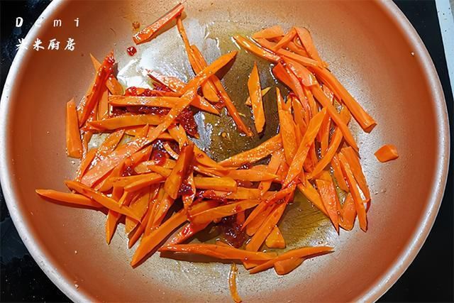 胡萝卜|鱼香肉丝的家常做法,鱼香汁记住比例43211,咸鲜酸甜刚刚好