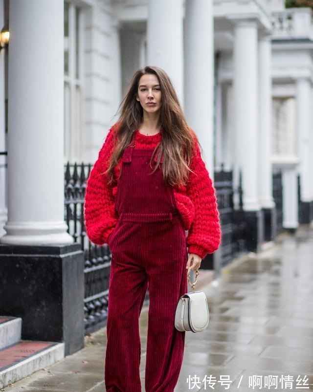 面料 今年“灯芯绒”再次走红，学会这样选款与搭配，不仅保暖还特时髦！