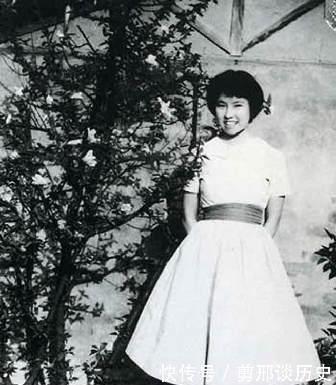 愁容|三毛旧照:少女时楚楚动人,中年依偎异国丈夫怀里,晚年满脸愁容