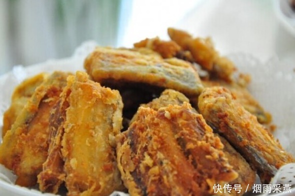 炸带鱼,裹粉还是挂糊?大厨教你做法,鲜嫩酥脆又入味,还没腥味