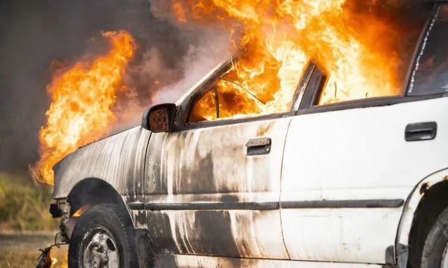 易燃易爆品|高温来袭，这些东西别放车里……