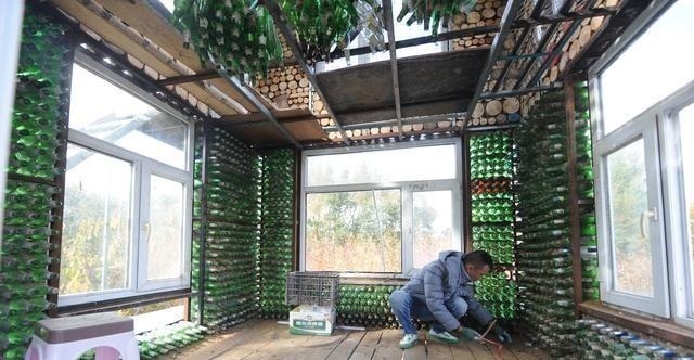 花坛|外国人的小脑瓜怎么想的,攒啤酒瓶砌花坛、盖房子,个个出乎意料!