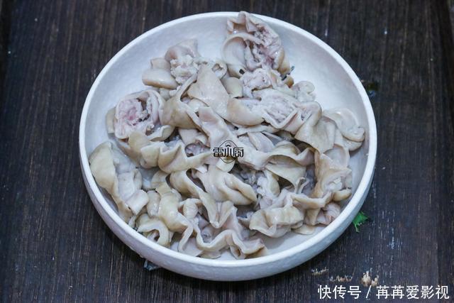 猪身上最好吃的部位当属它了,一上桌就被抢着吃,味道100个赞!