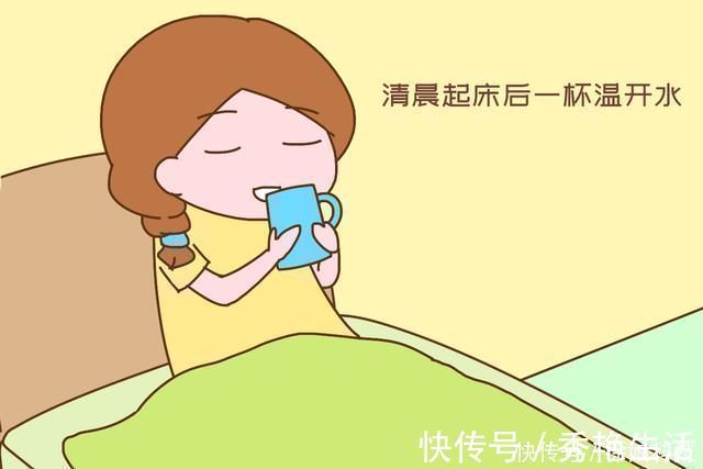 羊水|怀孕后,孕妈喝水时要讲究,以下方式会让羊水更清澈,对胎儿好