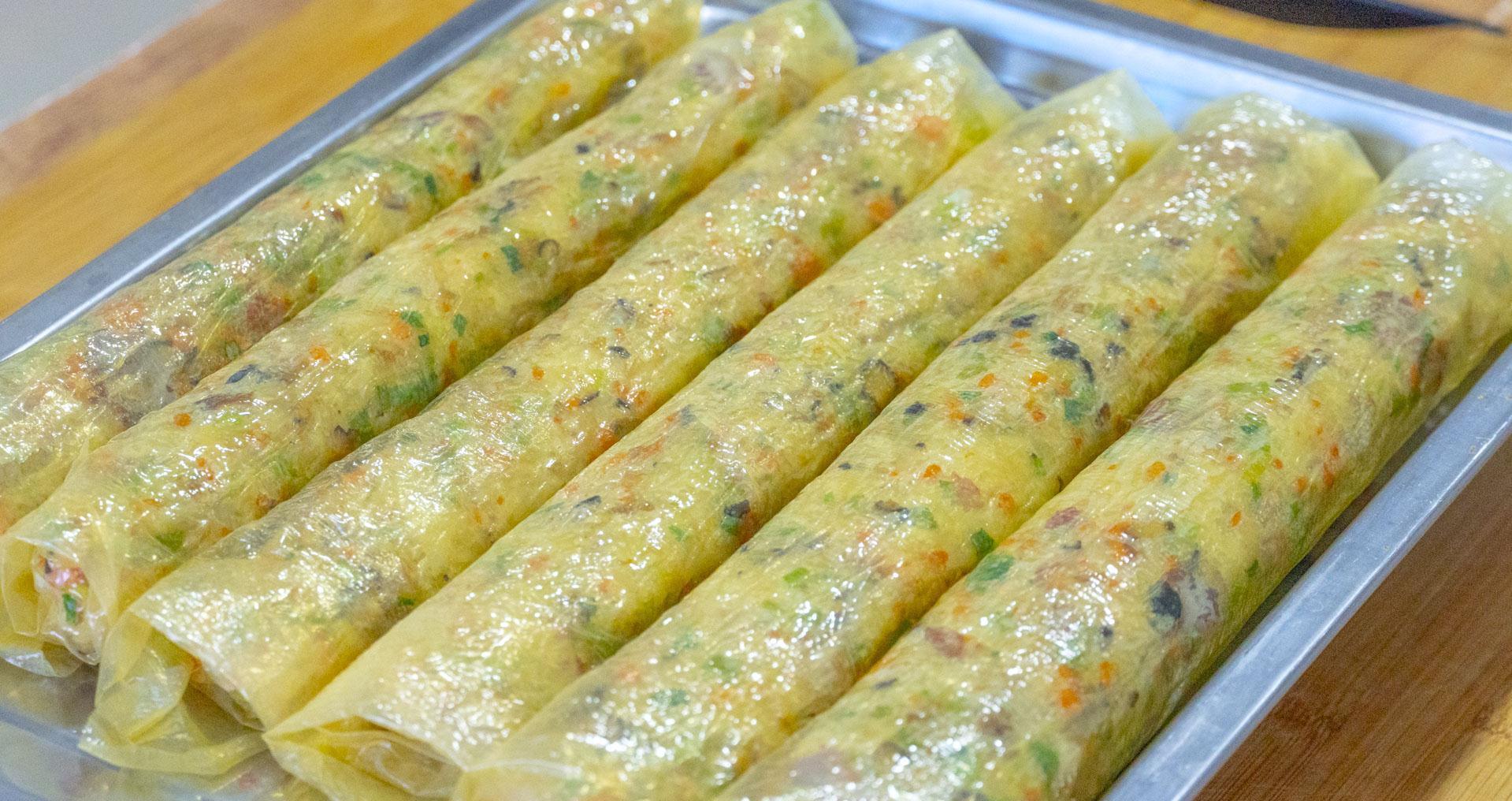 冬天早餐如此做,蒸一蒸卷一卷,软糯又咸香,大雪过后孩子抢着吃