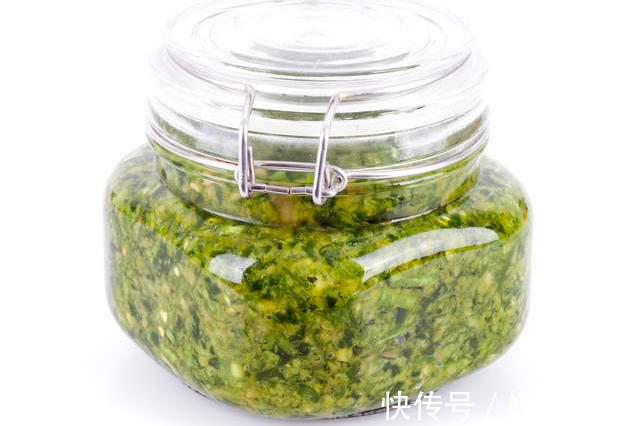 腌韭花酱|腌韭花酱，只放盐还不够，多放1样水果，更香更浓郁，存放时间久