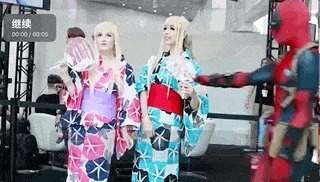 |搞笑GIF:大妹子,你到底是要上去呢,还是要下来啊