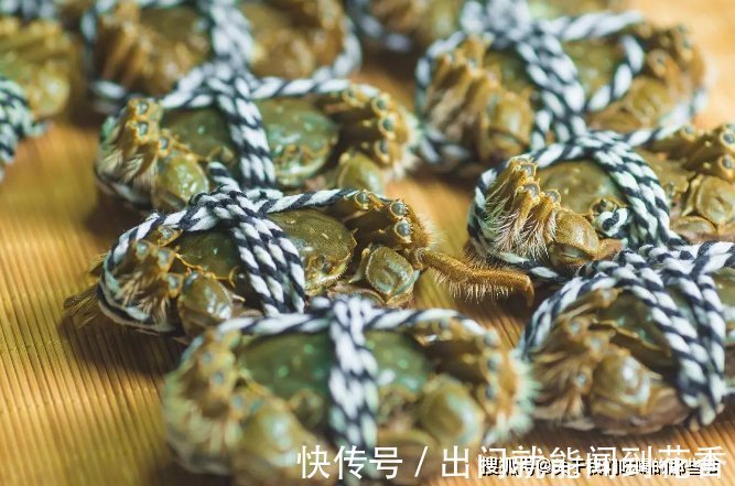 螃蟹吃不完,最忌直接冷藏,学会2个小妙招,放1周还鲜活,不掉肉