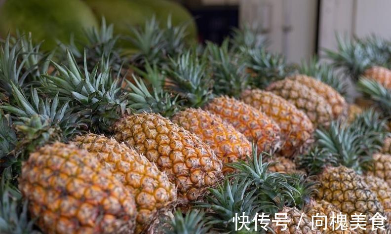小苏打|吃了几十年菠萝,才知道菠萝用冷盐水泡是错的,教你正确做法