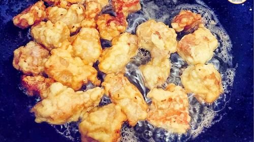 做咕噜肉，原来腌制和挂糊是关键！酸甜惹味，外酥肉咸鲜，真下饭