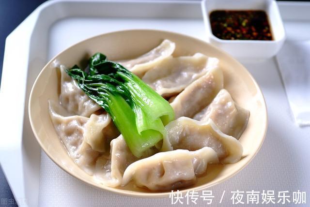 食用油|做酸菜馅饺子，牢记2个技巧，饺子鲜美多汁，香喷喷的超好吃