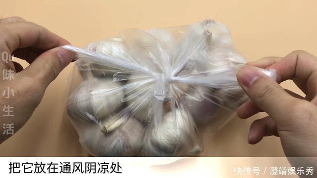 原来保存大蒜这么简单，放一年不干瘪不发芽，冬天不用花大价买了