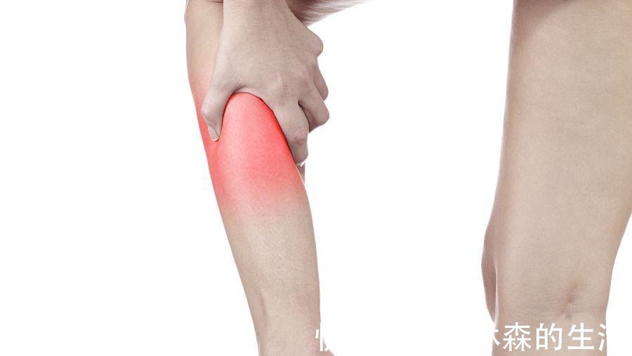 腰疼|得了腰间盘突出会有哪些症状?这么治疗,简单有效花费少!