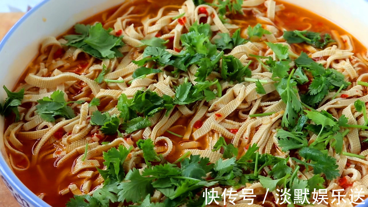 蒜蓉辣椒酱|豆腐皮别再炒着吃了，教你一个特色吃法，一做一大盆，方法超简单