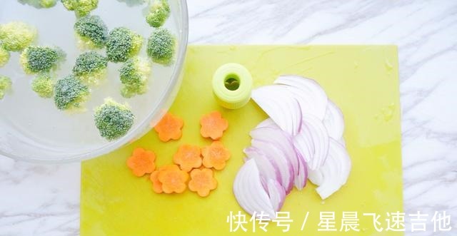 胡萝卜|夜宵来碗日式肥牛肉饭,不仅好看还好吃,搭配电视剧,美味嘎嘎香!