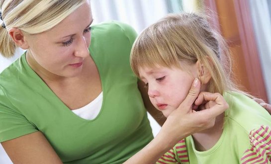当孩子出现“自残”行为,家长别心急,可能是“情绪饥饿”在作祟