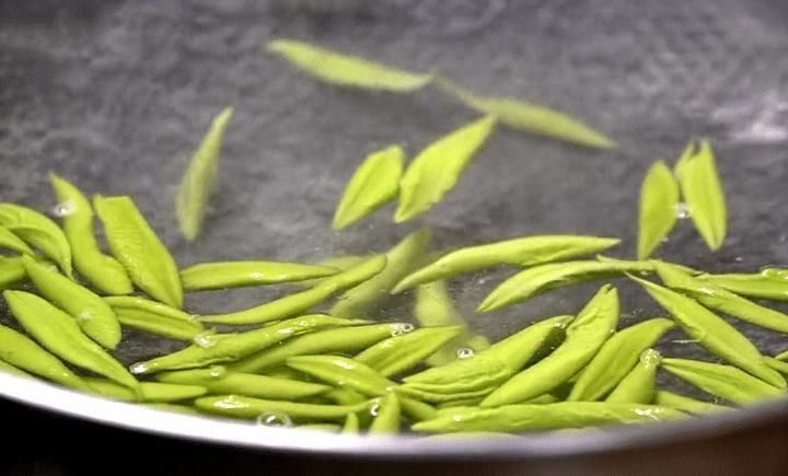 冬天,少吃白菜萝卜多吃它,做成面食,劲道爽滑又顶饱,真好吃