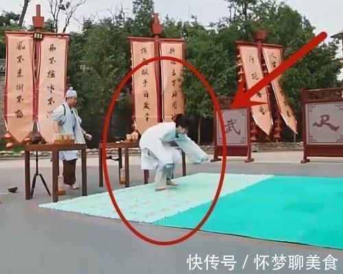 奔跑吧|蔡徐坤不小心踩到指压板，脱口而出3个字，只能靠后期消音救场了