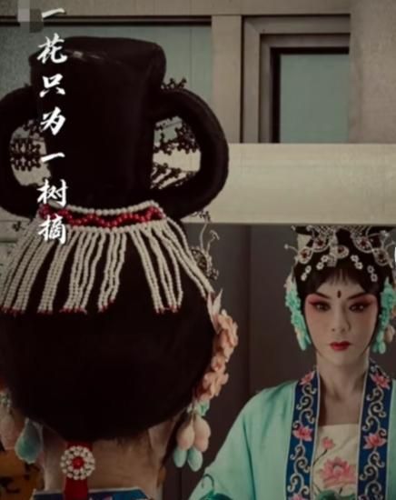 京剧|央视主持朱迅晒京剧扮相,戏装英气韵味足,曾多次实力演唱太惊艳