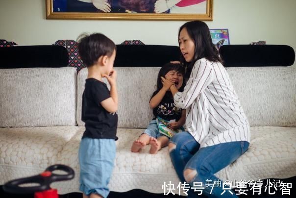 宝宝|2个月大宝宝惨遭遗弃,6岁哥哥不离不弃,网友父母都没活明白