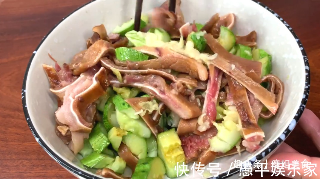 卤猪耳朵|菜市场遇见此菜别手软,营养很全面,和黄瓜拌一拌,好吃又解馋