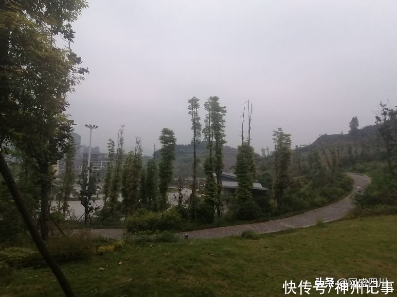 蓬安|逛游百牛赞歌广场，这里风景独好