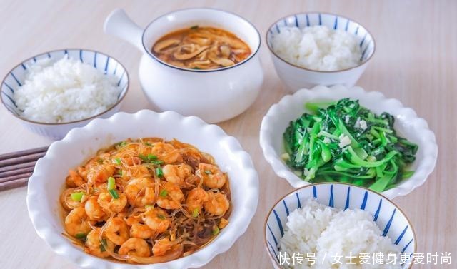 一家三代人的午餐,花钱少又精致,网友会过日子!