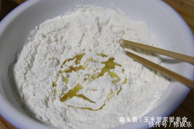 早餐店油条配方，个个空心酥脆，学会了在家做，想吃油条不用买