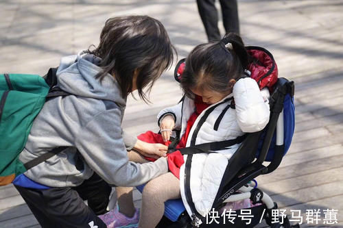 哥哥|二胎年龄差14岁是啥体验?送妹妹上学,哥哥努力扮嫩生怕被误会